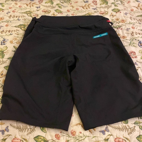 NWOT Yeti Women’s shorts - Picture 3 of 3